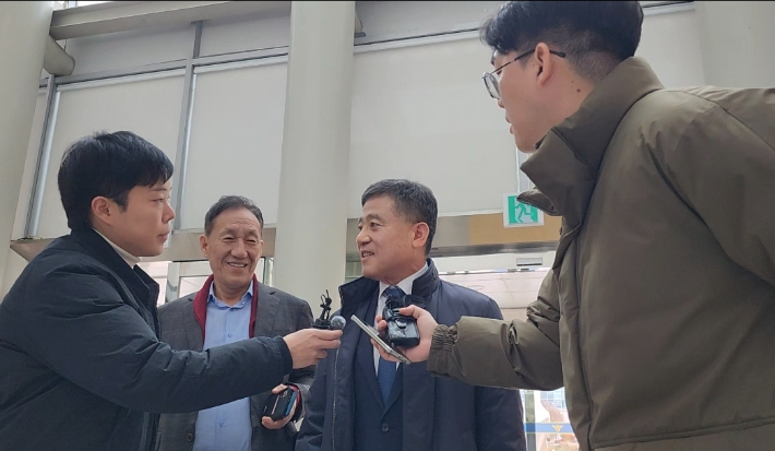 16일 전북경찰청에 출석한 정성주 전북 김제시장. 김대한 기자