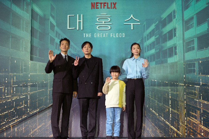 왼쪽부터 박해수, 김병오 감독, 권은성, 김다미. 넷플릭스 제공 