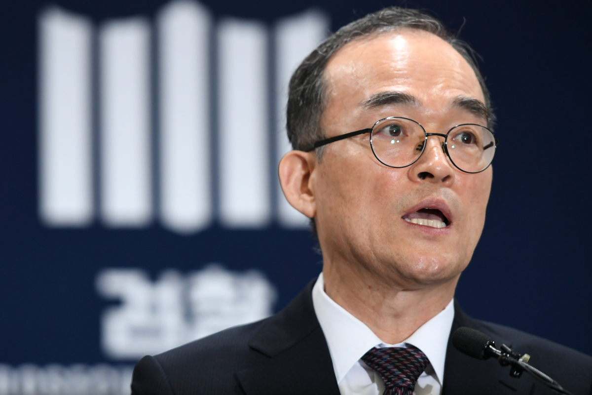 [단독]'검찰총장'에서 이희진 '방패'로…불안한 法심판대