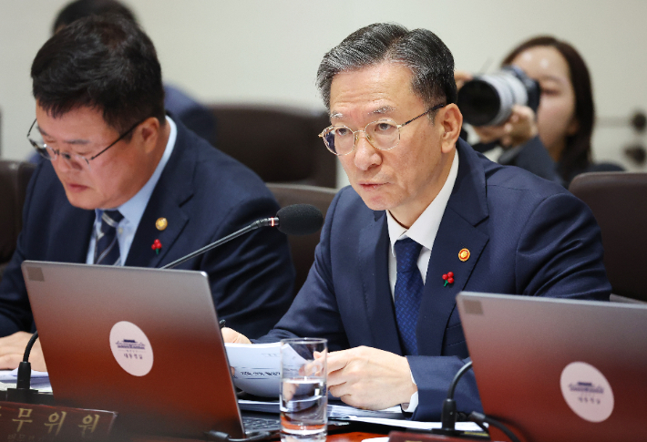 정성호 법무부 장관이 2일 용산 대통령실에서 열린 국무회의에서 발언하고 있다. 연합뉴스