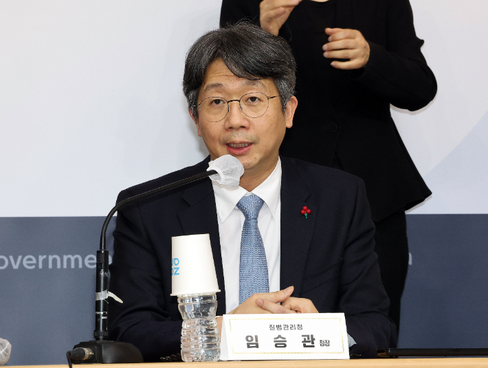 임승관 질병관리청장이 16일 정부세종청사 보건복지부 브리핑실에서 2026년 주요 정책 추진계획에 관해 설명하고 있다. 연합뉴스
