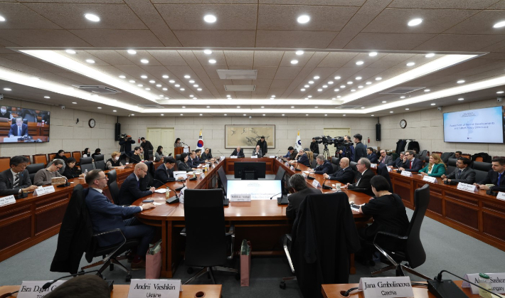 통일부는 16일 주한 대사 및 국제기구 한국사무소 대표를 초청해 남북회담본부에서 정책설명회를 개최했다고 밝혔다. 통일부 제공