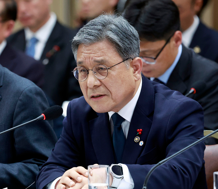 허민 국가유산청장이 16일 정부세종컨벤션센터에서 이재명 대통령에게 업무보고를 하고 있다. 연합뉴스