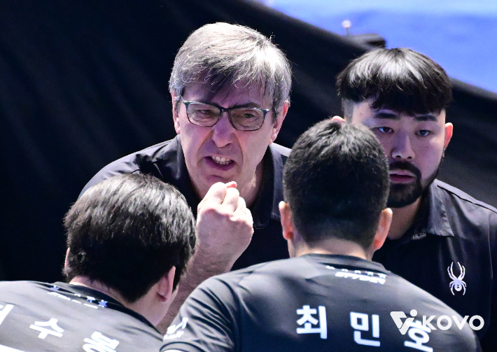 필립 블랑 현대캐피탈 감독. 한국배구연맹