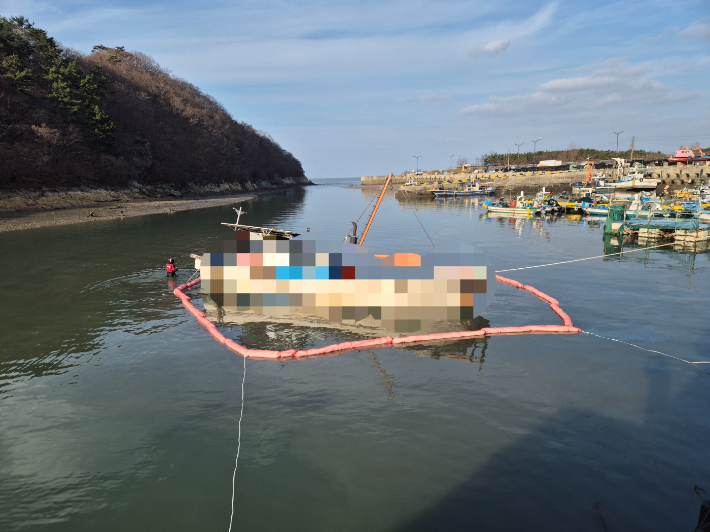 장기 운항 중단 선박. 부안해경 제공
