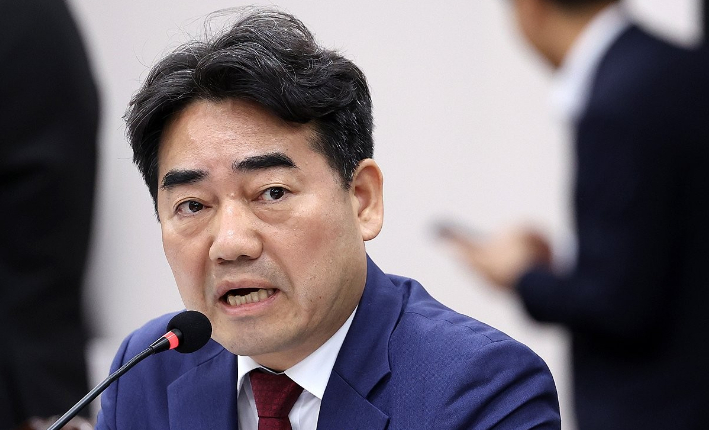 이성권 국회의원이 부산시 부시장 시절 통일교 행사에 참석해 축사한 것이 도마에 오르고 있다. 연합뉴스