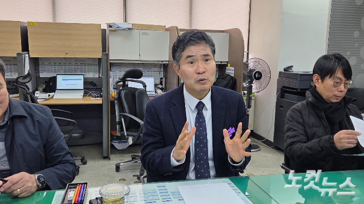 이원택 의원(군산·김제·부안 을) 의원이 17일 군산시청에서 기자 간담회를 하고 있다. 도상진 기자