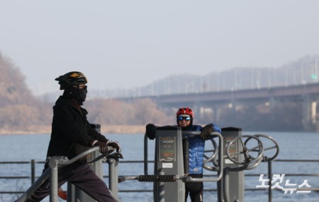 초미세먼지로 뿌연 서울