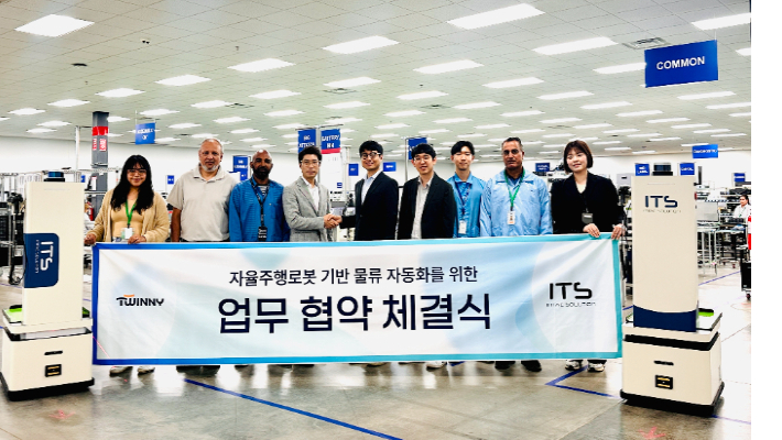 트위니와 인택솔루션 간 자율주행 로봇 사업 협력에 관한 업무협약을 체결하고 양사 관계자들이 기념촬영하고 있다. 트위니 제공