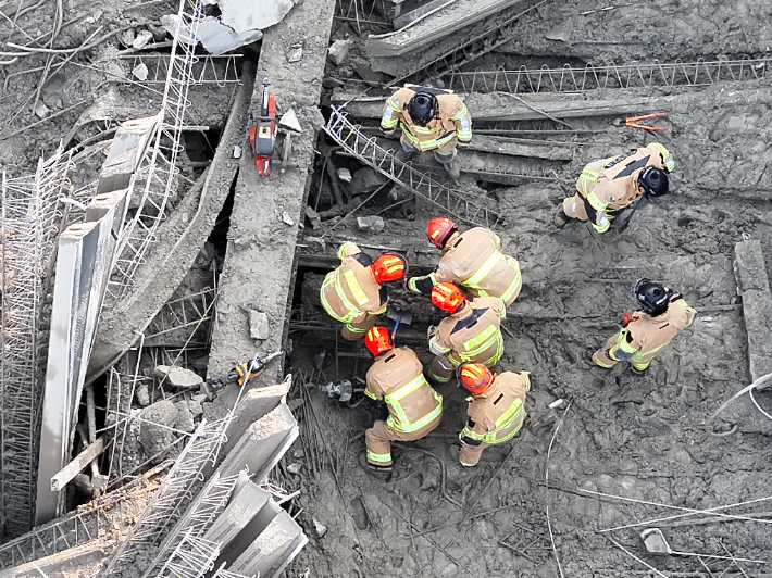 지난 11일 광주 대표 도서관 신축 공사장 붕괴 모습. 광주시소방안전본부 제공
