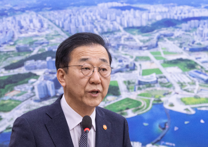 김윤덕 국토교통부 장관이 17일 국회 국토교통위원회 전체 회의에 출석했다. 연합뉴스