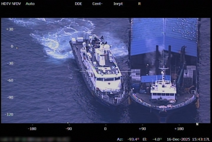 여수해경과 무안항공대가 고흥 해상에서 합동 단속을 벌이고 있다. 여수해경 제공