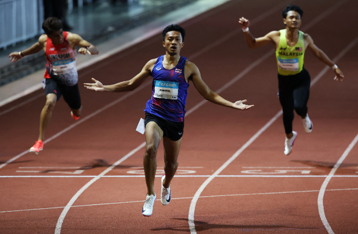 가장 먼저 결승선을 통과한 분손(사진 가운데). 연합뉴스