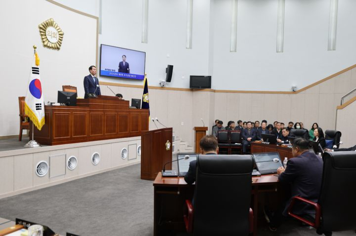 17일 열린 구례군의회 제325회 임시회 제3차 본회의. 구례군 제공 