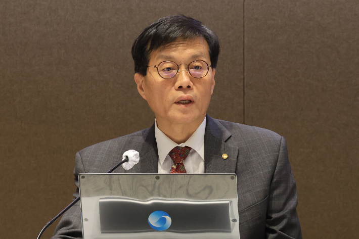 이창용 한국은행 총재가 17일 서울 중구 한국은행에서 열린 물가안정목표 운영상황 점검 설명회에서 발언하고 있다. 연합뉴스