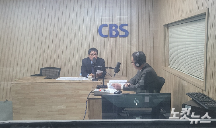 왼쪽부터 김경식 대표, 김종현 앵커. 충북CBS