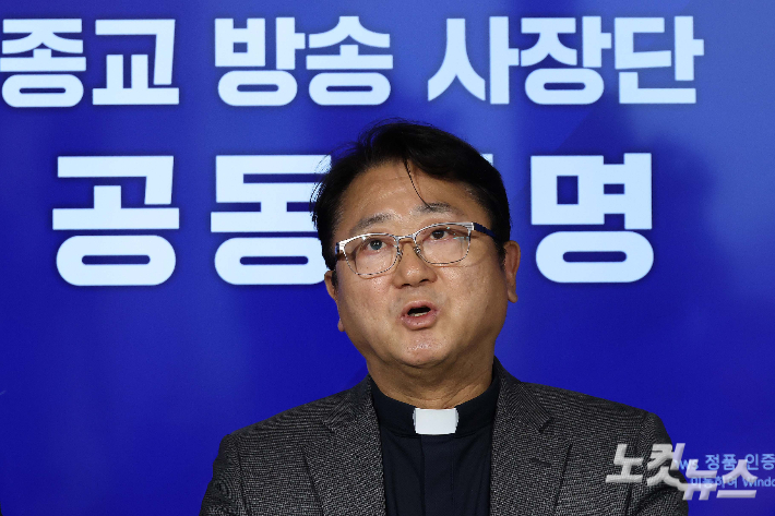 조정래 CPBC가톨릭평화방송 사장.CPBC가톨릭평화방송 사장이 17일 오후 서울 중구 온드림소사이어티현대차정몽구재단에서 중소방송 지원 예산 복원을 촉구하는 종교방송사장단 긴급 성명을 발표하고 있다. 박종민 기자