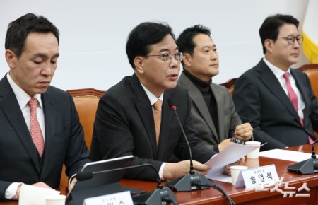 발언하는 송언석 원내대표