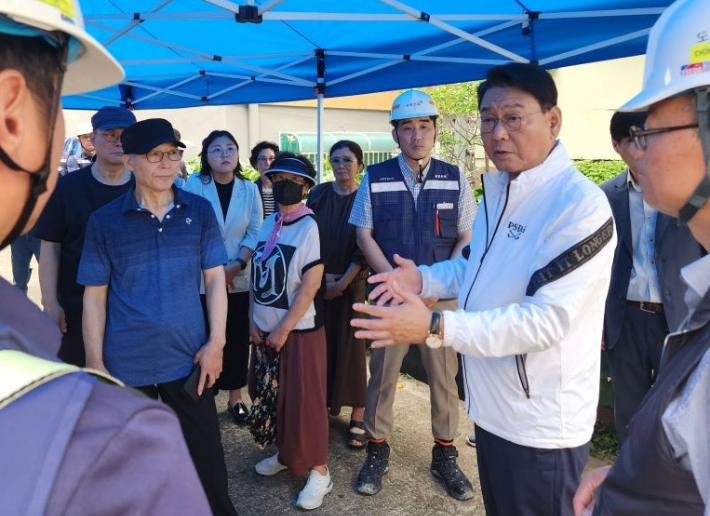 김교흥 의원이 인천지역 산업현장 안전을 점검하고 있는 모습. 김 의원실 제공