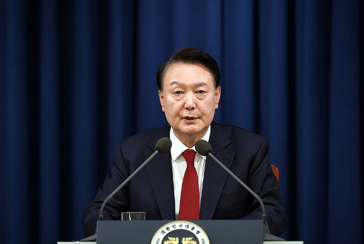 지난해 12월 3일 윤석열 전 대통령이 서울 용산 대통령실 청사에서 긴급 대국민 특별 담화를 하고 있다. 대통령실 제공