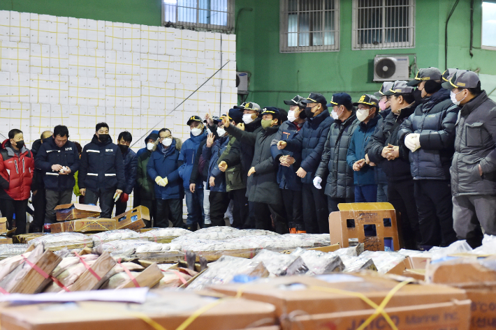 부산공동어시장 초매식. 부산시 제공
