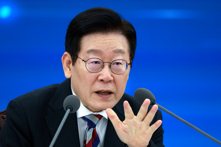 이재명 대통령이 18일 서울 용산구 국방부에서 열린 국방부·국가보훈부 업무보고에서 발언하고 있다. 연합뉴스