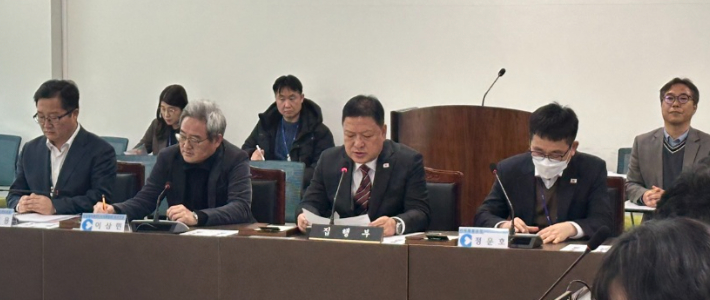 18일 회의에서 현준태 춘천시 부시장은이번 대회 유치과정에서 사전 시의회 협의와 행정절차를 충분히 이행하지 못한 점에 대해 유감을 표명했다. 춘천시 제공