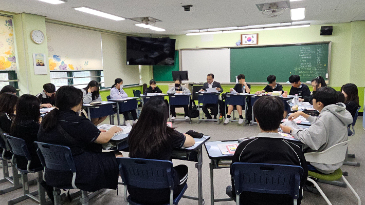 인천남부교육지원청의 학생 사고력 키우는 독서토론수업. 인천남부교육지원청 제공