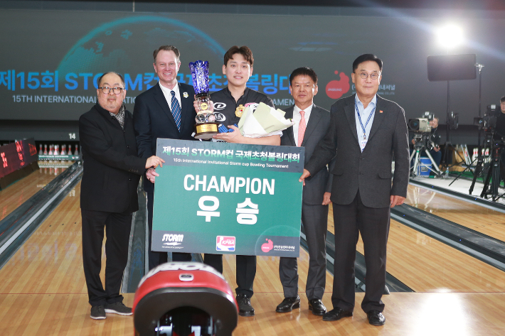 정재영이 김언식 KPBA 회장(오른쪽) 등 관계자들과 기념 촬영한 모습. KPBA  