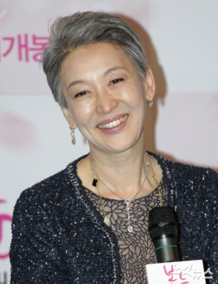 배우 윤석화. 자료사진