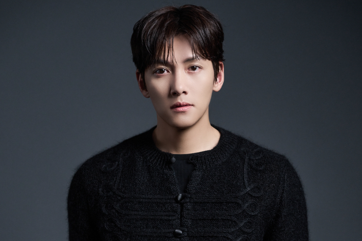 지창욱은 '조각도시' 시즌2 제작 가능성과 관련해 "제안이 들어온다면 너무 감사한 일이지만, 조금 고민을 할 것 같다"며 "힘들 것 같아서 당분간 액션 장르를 하지 않고 싶다"고 밝혔다. 월트디즈니 컴퍼니 코리아 제공