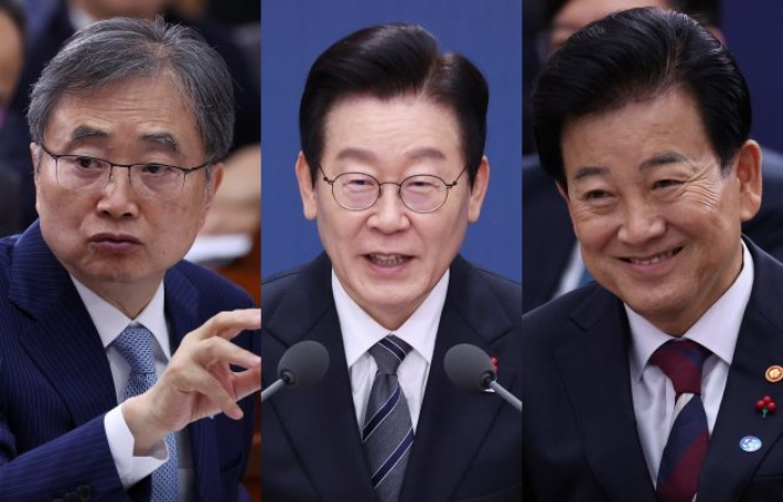 왼쪽부터 조현 외교부 장관, 이재명 대통령, 정동영 통일부 장관. 연합뉴스