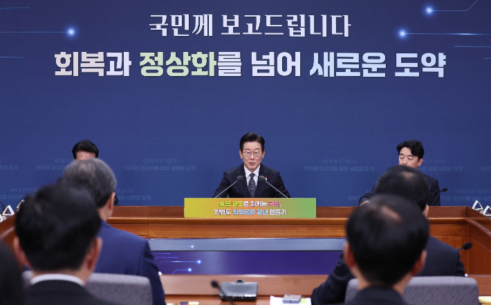 이재명 대통령이 19일 정부서울청사 별관에서 열린 외교부(재외동포청)·통일부 업무보고에서 발언하고 있다. 연합뉴스