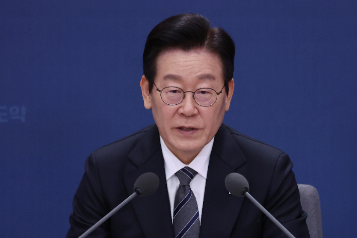 이재명 대통령이 19일 정부서울청사 별관에서 열린 법무부(대검찰청)·성평등가족부 업무보고에서 발언하고 있다. 연합뉴스