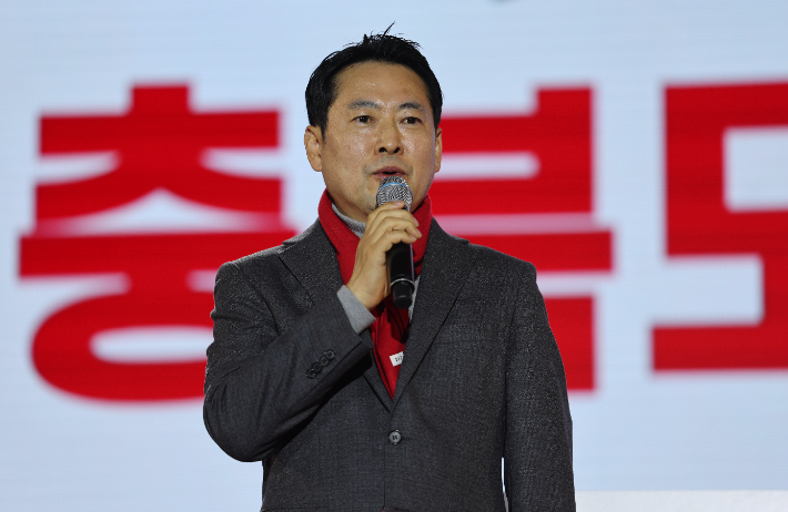 국민의힘 장동혁 대표가 19일 청주 오스코에서 열린 충북도당 당원 교육 행사에 참석해 축사하고 있다. 연합뉴스