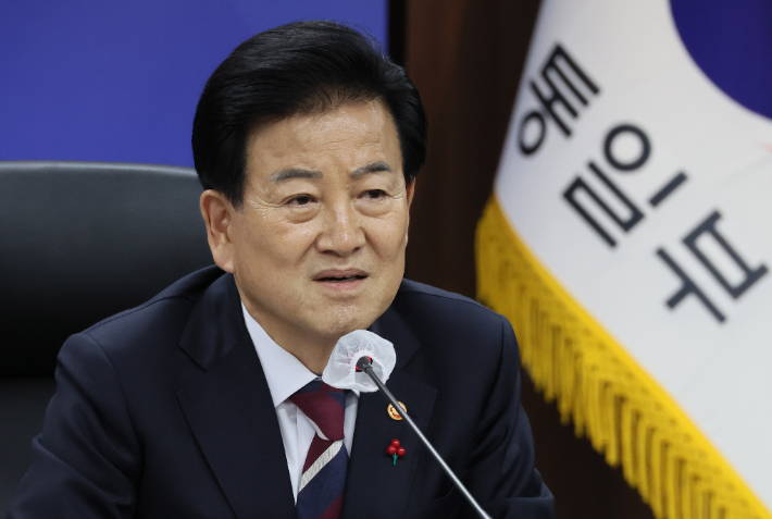  정동영 통일부 장관이 19일 서울 종로구 정부서울청사에서 업무보고 사후 브리핑을 하고 있다. 연합뉴스