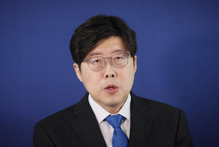 이규원 검사가 11일 여의도 조국혁신당 당사에서 열린 입당 환영식에서 인사말을 하고 있다. 연합뉴스