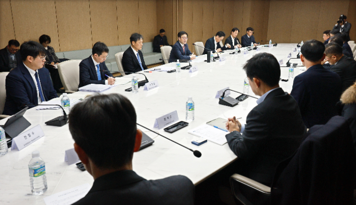 여한구 산업통상부 통상교섭본부장이 22일 서울 중구 대한상공회의소에서 열린 정상 경제성과 점검 TF 회의에서 발언하고 있다. 연합뉴스