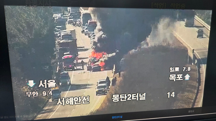 22일 오전 10시 30분쯤 전남 무안군 서해안고속도로 광주방면 13㎞ 지점에서 차량 7대가 추돌한 현장 모습. 전남소방본부 제공