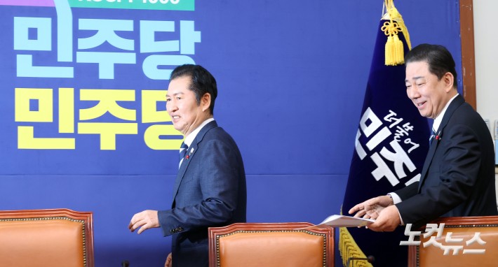 회의실 들어선 정청래-김병기