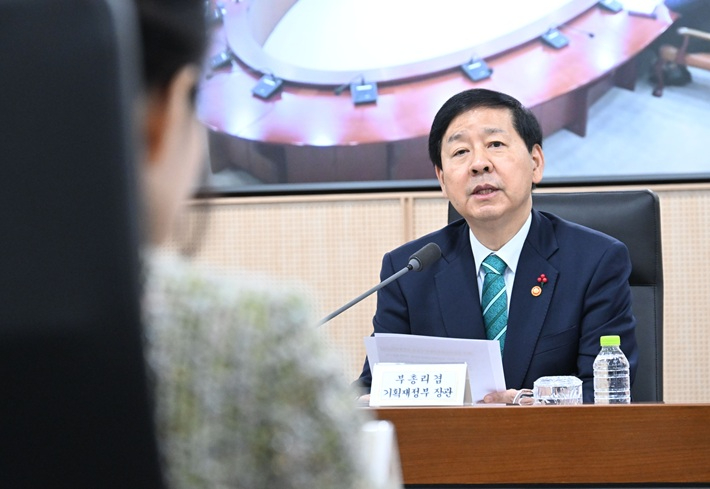 구윤철 경제부총리 겸 기획재정부 장관이 12월 22일 정부세종청사에서 열린 '제7차 공급망안정화위원회'를 주재, 모두발언을 하고 있다. 기획재정부 제공