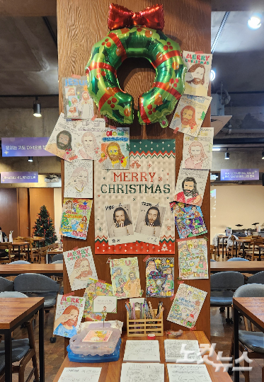 CCC 예수님 생일카페는 스탬프 이벤트, 크리스마스 고사, 포토존 인증샷, 방명록 작성 등 누구나 참여할 수 있는 프로그램도 준비되어 생일 카페를 즐기다 보면 자연스럽게 예수님이 누구신지 알게 되고, 성탄의 기쁨을 잠시나마 경험할 수 있도록 했다. 