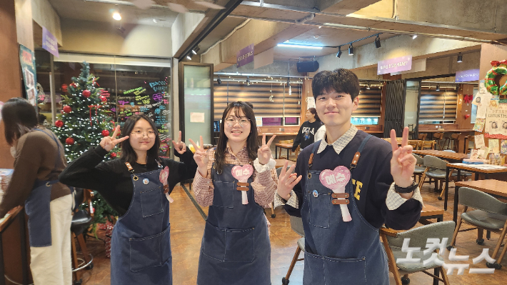 CCC는 "해마다 생일카페를 통해 많은 사람들이 복음을 듣고 성탄의 참 의미를 다시 생각하게 되는 것이 감사하다"며 "더 많은 사람이 예수님 생일카페를 통해 성탄의 기쁨을 함께 누리고 특별한 경험이 되길 소망한다"고 전했다.