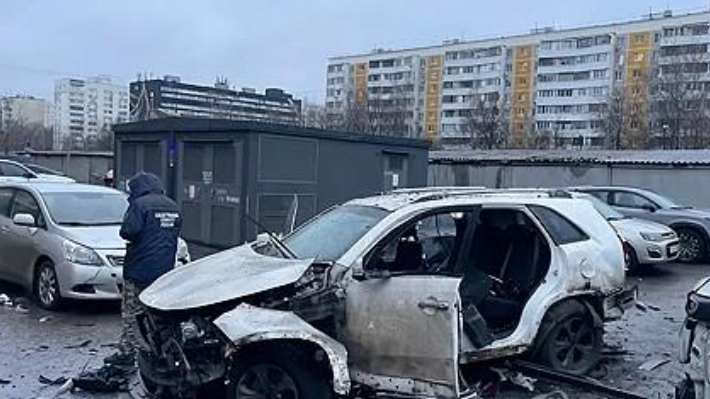 파닐 사르바로프 중장이 22일 차량폭탄테러로 숨진 가운데 현장에서 폭파된 차량에 대한 조사가 진행되고 있다. 연합뉴스