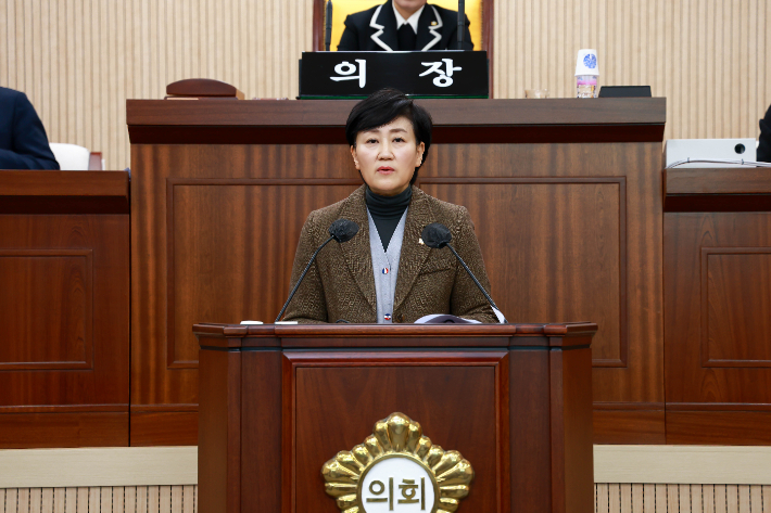 지난 19일 '대구시 동구의회 윤리특별위원회 구성결의안'을 대표 발의한 배홍연 의원이 제안 설명을 하고 있다. 대구 동구의회 제공