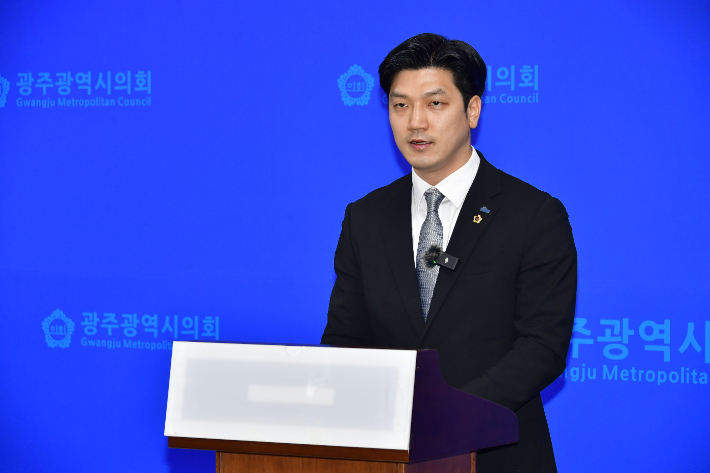 광주광역시의회 이명노 의원은 23일 광주시의회에서 기자회견을 열고 정치보복성 컷오프 중단을 촉구했다. 조시영 기자