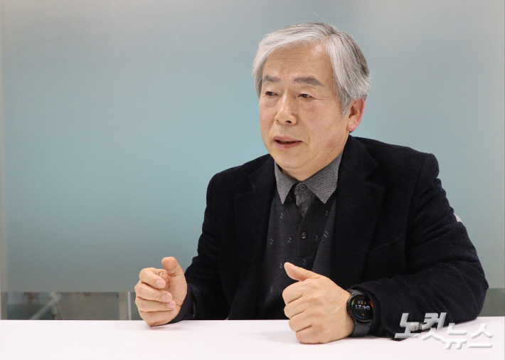 박상일 전 청주대학교 교수가 청주시 도시재생 사업의 방향에 대해 설명하고 있다. 임성민 기자