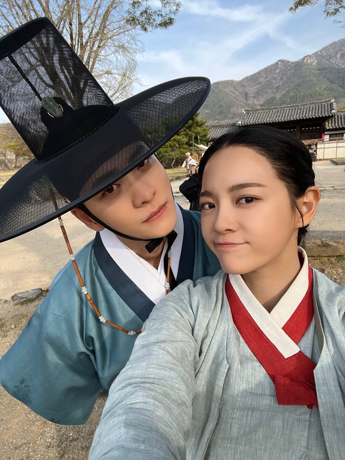 김세정은 '이강달'에서 배우 강태오와 연인 연기를 했다. 김세정 공식 트위터