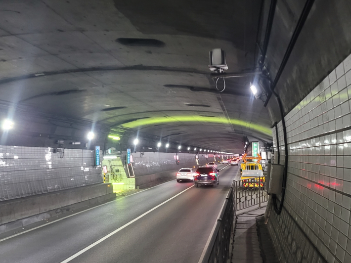 구룡터널에 설치된 안전 경관등. 서울시 제공