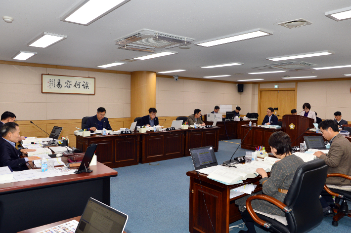 제343회 광양시의회 제2차 정례회 총무위원회 모습. 광양시의회 제공